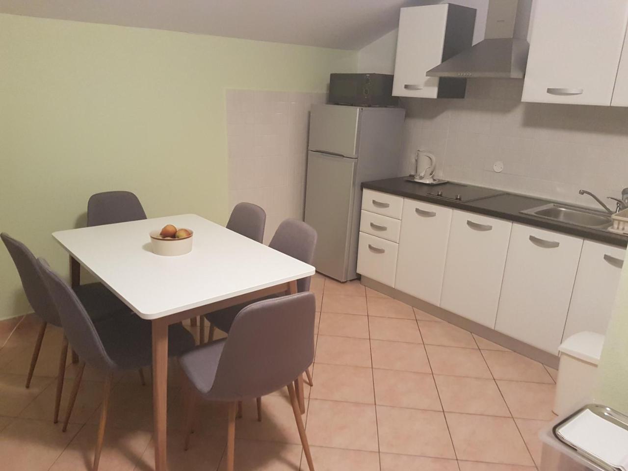 Apartment Danica Brela Bagian luar foto